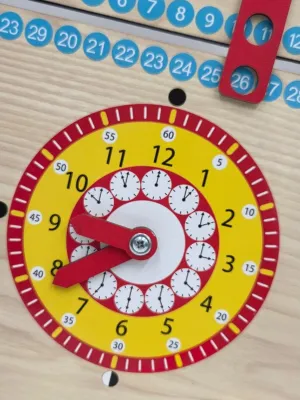 Master Wood lavinamasis Laikrodis kalendorius Lietuviškas